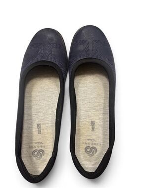 Clarks Navy Ayla Low Slip-On Ballet Flats